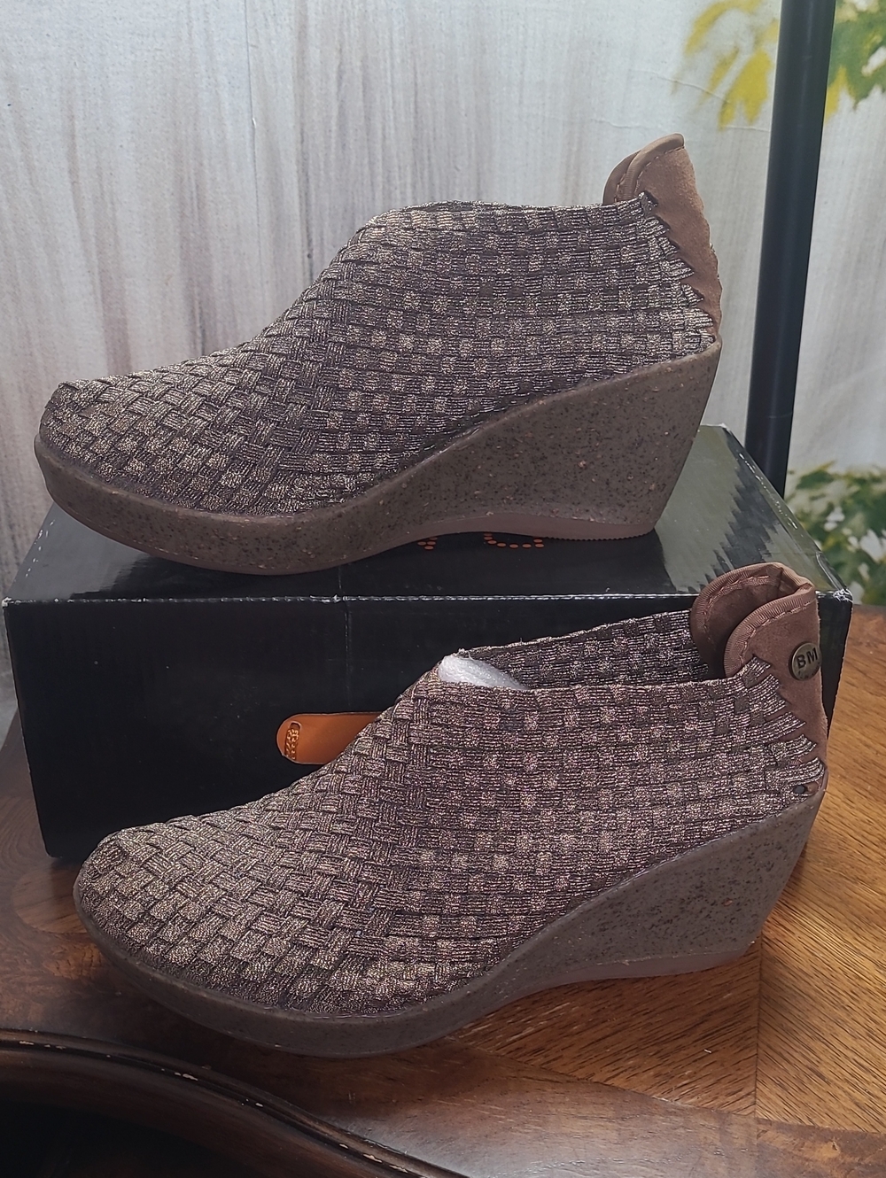 New in box! Bernie Mev Sexy Womens 38 metallic bronze woven wedge ankle bootie